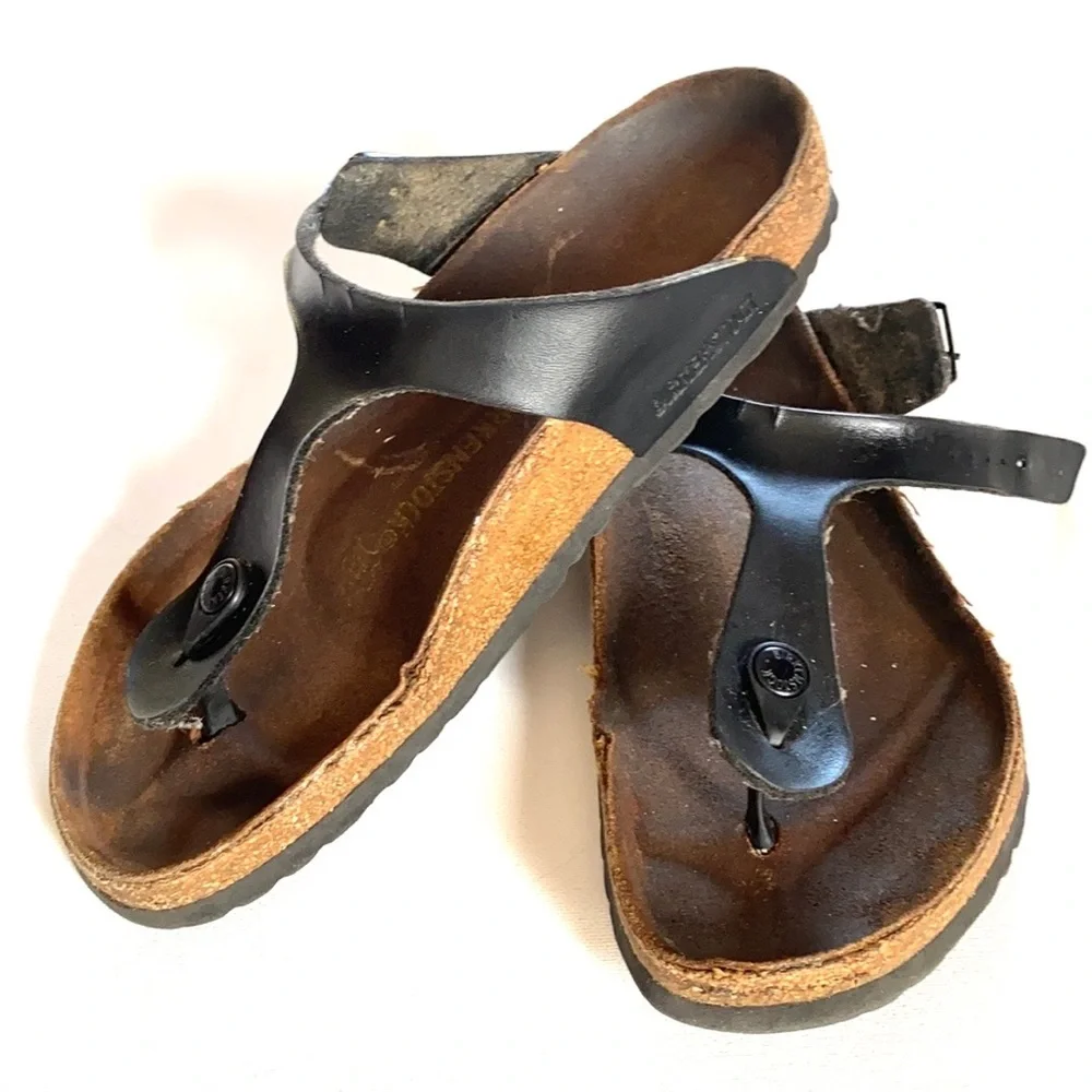 Birkenstock’s black gizeh‎ thong sandal- Birk Size 40